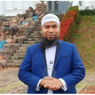 Ustadz Isrun Abdurrahman Al-maluky