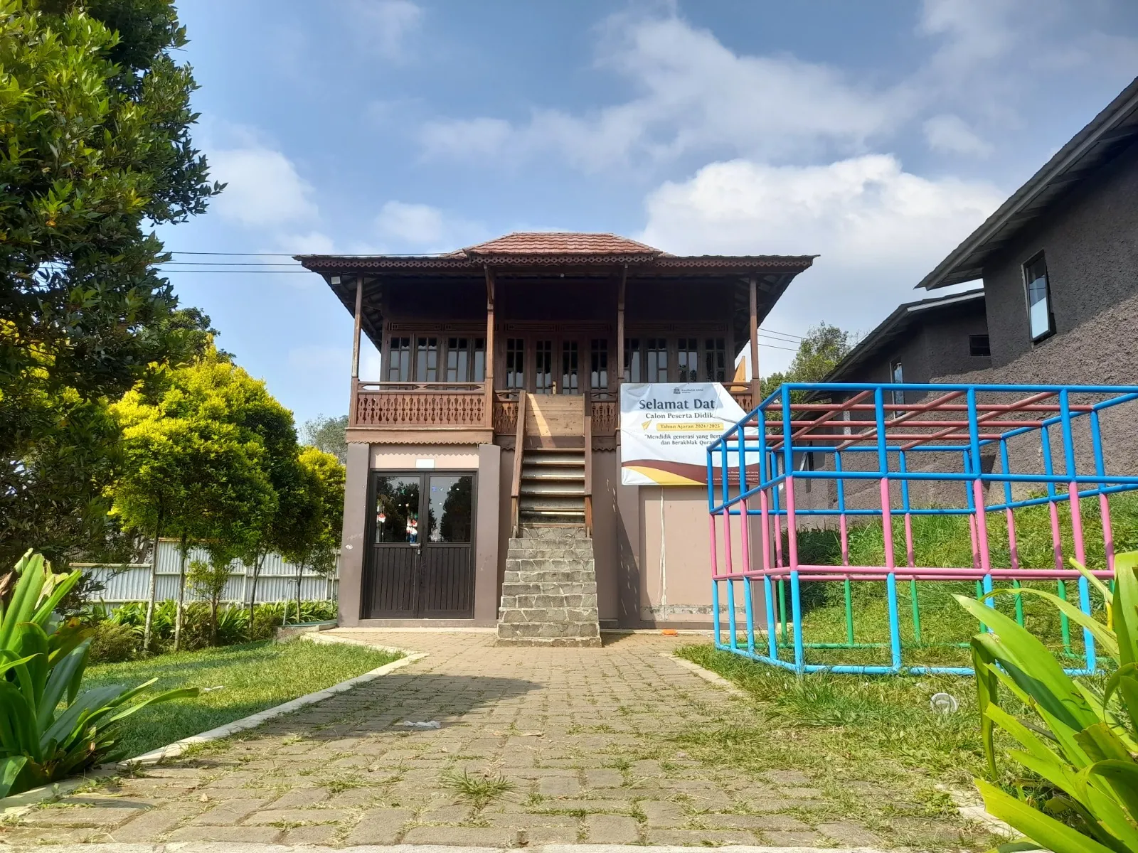 Mini Masjid & Area Praktik Ibadah