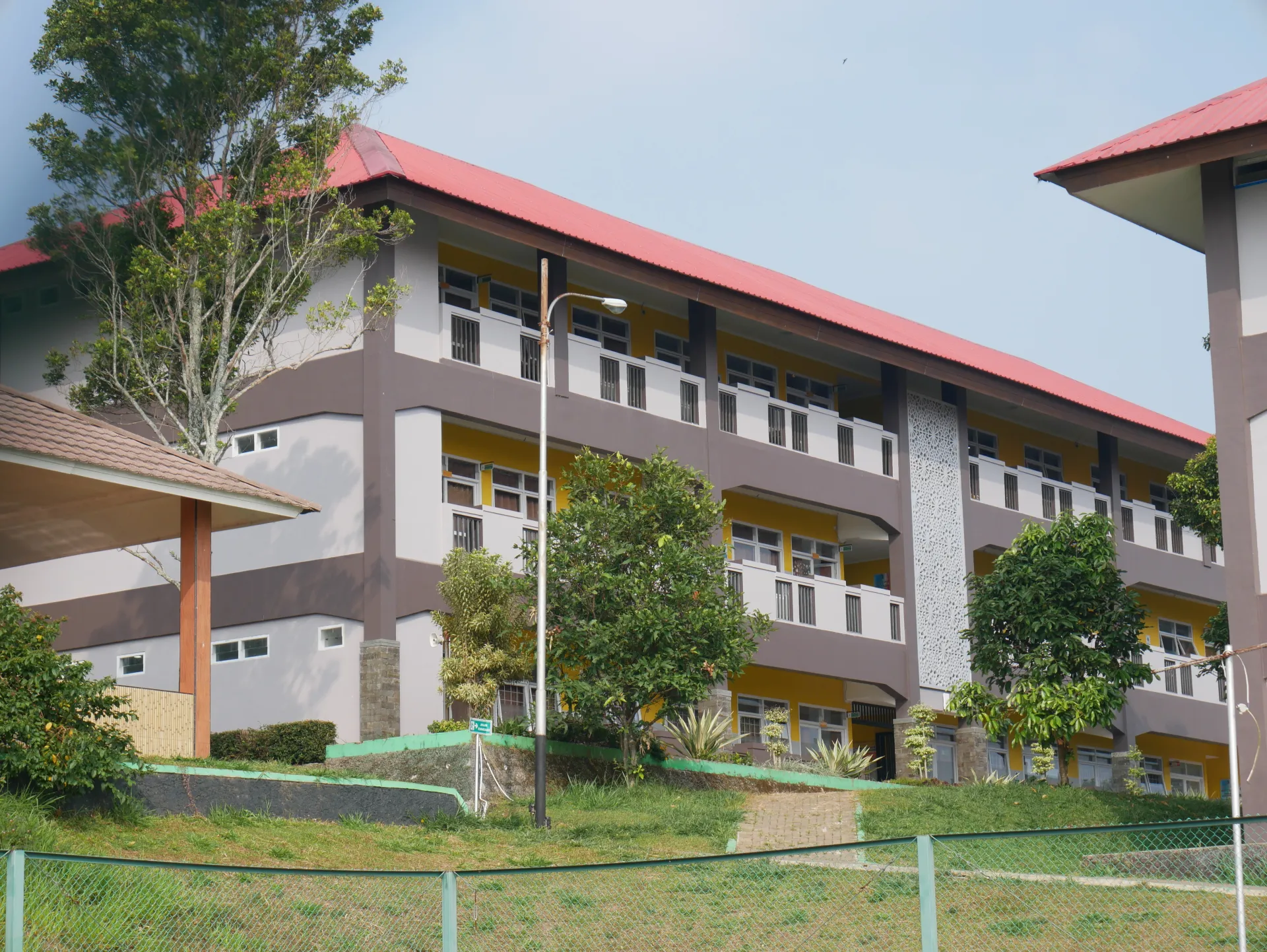 Gedung Megah dan Kokoh Gedung Megah dan Kokoh