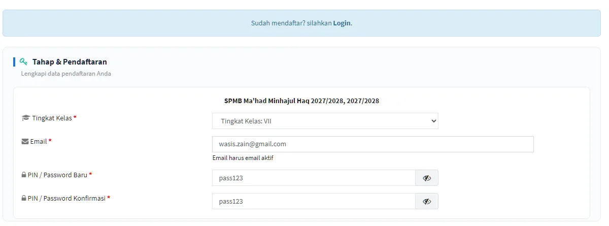 Isi tingkat kelas, email, dan password — screenshot 1